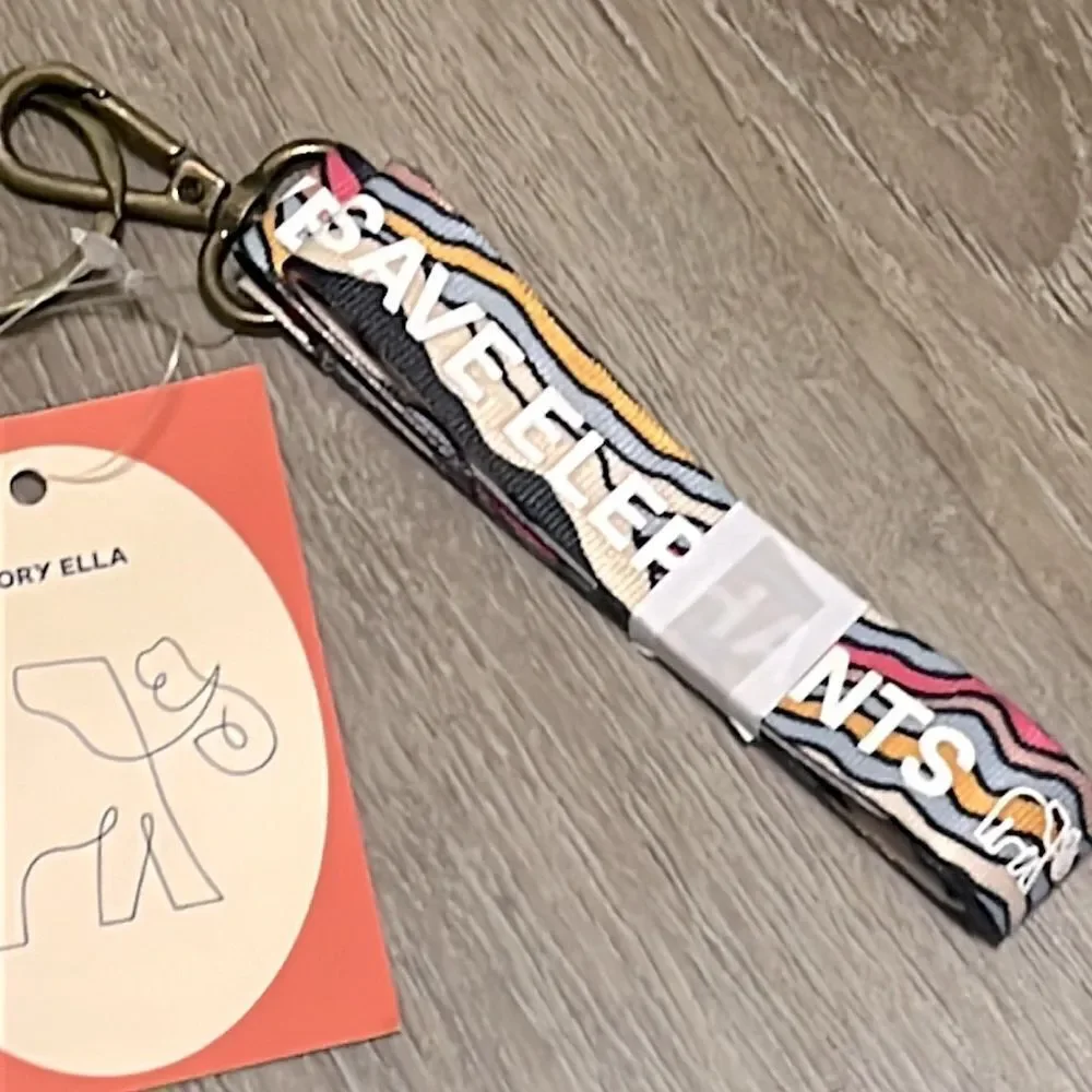 NWT IVORY ELLA 19” Summit Lanyard